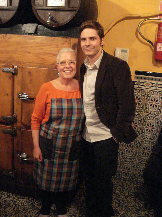 Daniel Brühl, actor de películas como Rush, Malditos Bastardos o Goodbye Lenin!, en el bar La Plata.