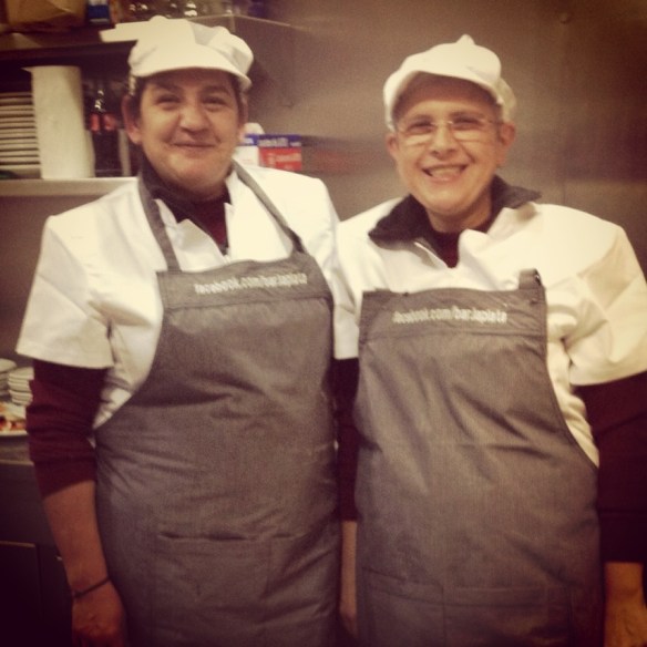 Las artistas de las tapas del bar La Plata.