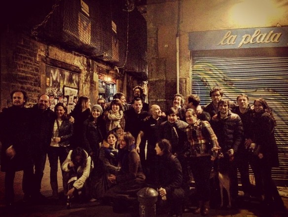 Marcel, propietario del Morro Fi, celebra su boda en el bar La Plata